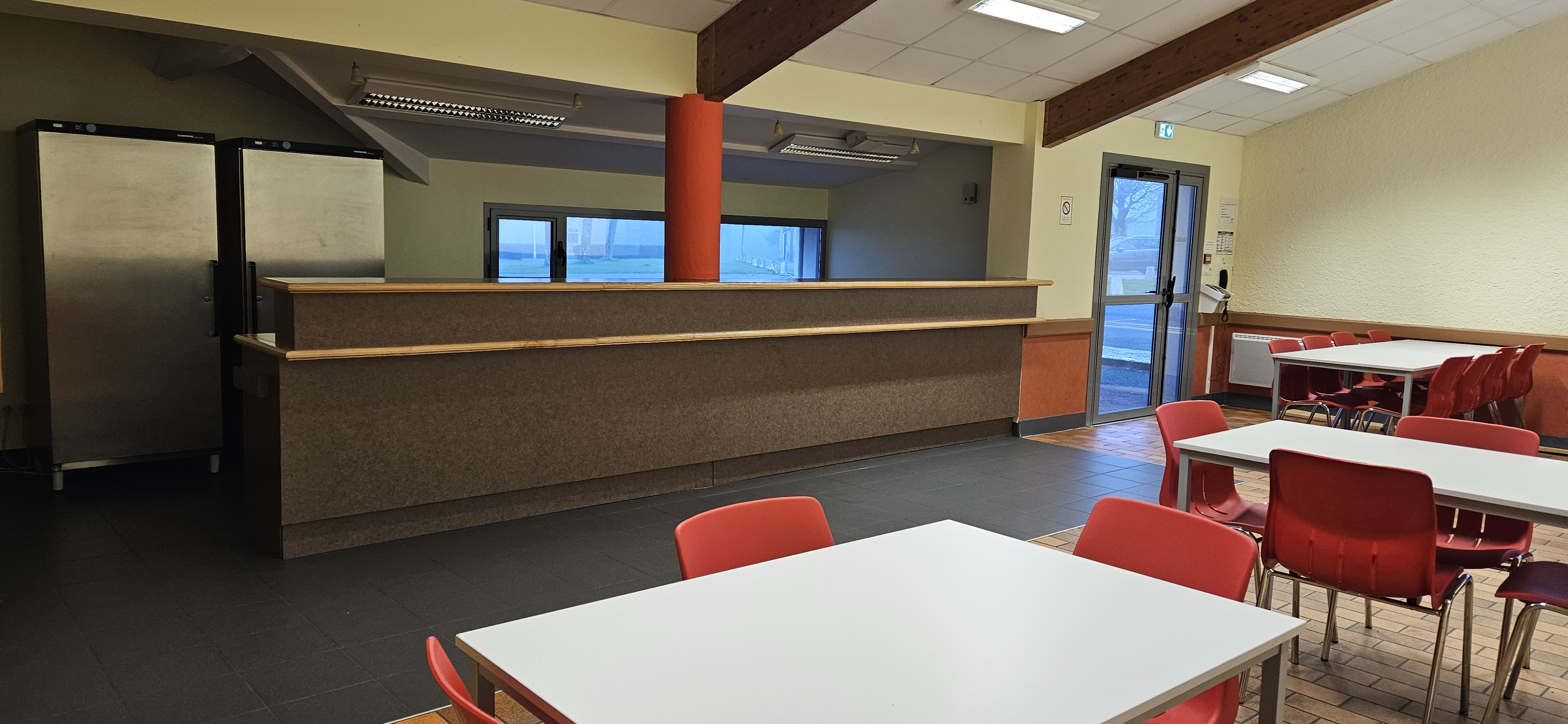 Petite salle du bar salle socioculturelle